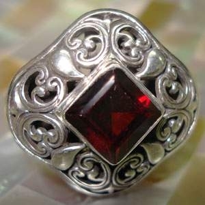 Srebrni prsten 1568granat - Srebrno prestenje