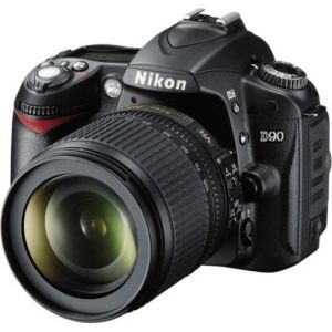 Digitalni foto-aparat Nikon D90 + 18-105mm VR + 70-300mm VR
